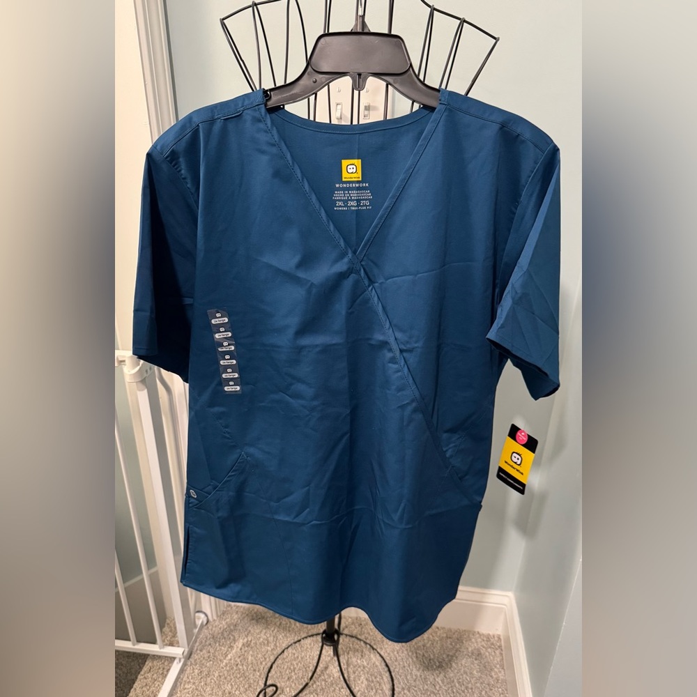 WonderWink Women’s V-Neck Scrub Top in Teal Blue